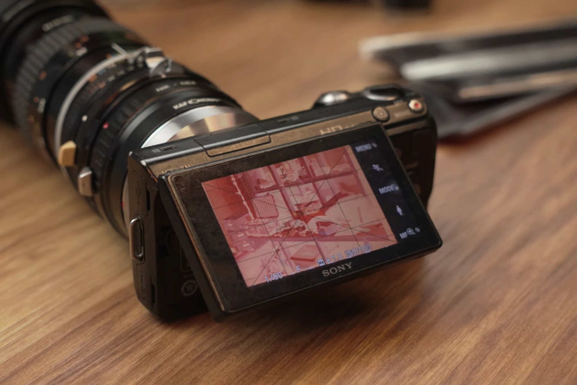 Valoi easy35 sticks a negative-to-digital transfer box on existing lenses